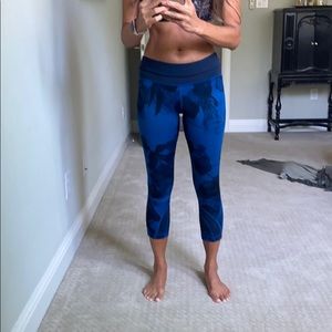 Lululemon Blue cropped leggings
